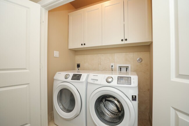 Building Photo - 11002 Upland Forest Dr