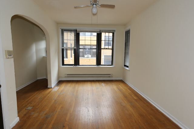 Building Photo - 714 W Barry Ave