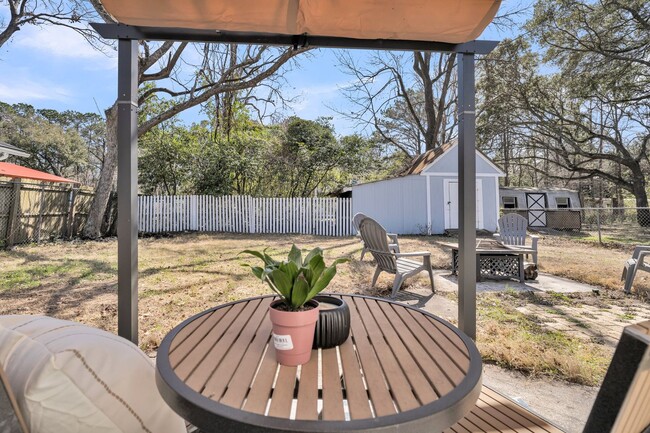 Building Photo - Charming Cottage with Modern Upgrades in Hanahan