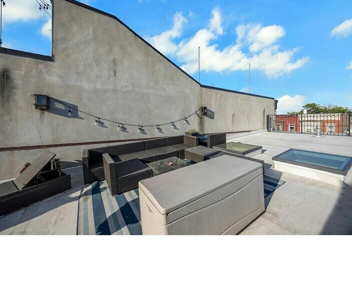 Building Photo - 145 Webster Ave