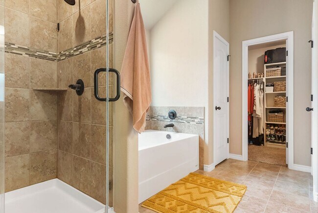 Building Photo - Half Off First Months Rent!!!