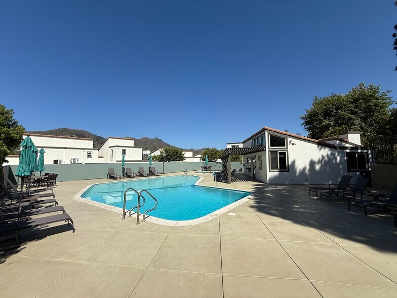 Building Photo - 1758 Palisades Dr