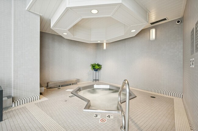 Building Photo - 415 E North Water St