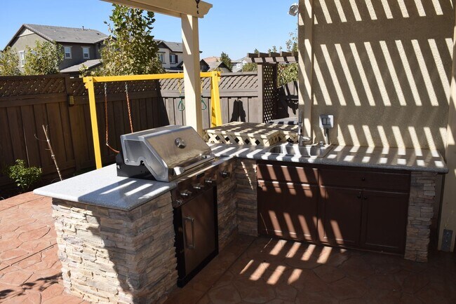 Building Photo - Spacious Home In Mountain House