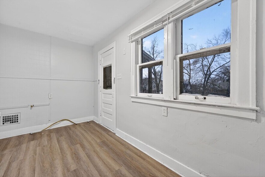 Building Photo - 16189 San Juan Dr