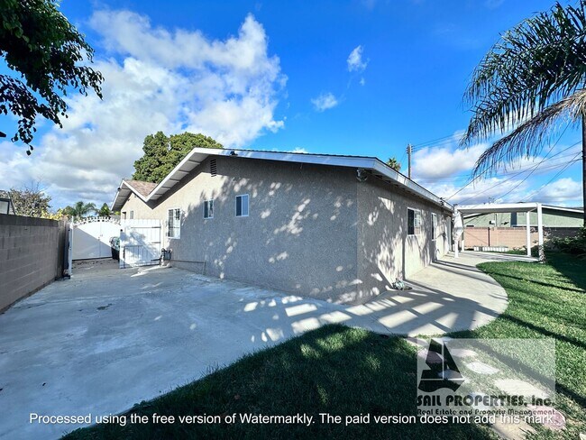 Building Photo - Gorgeous Huntington Beach Single Story Home!