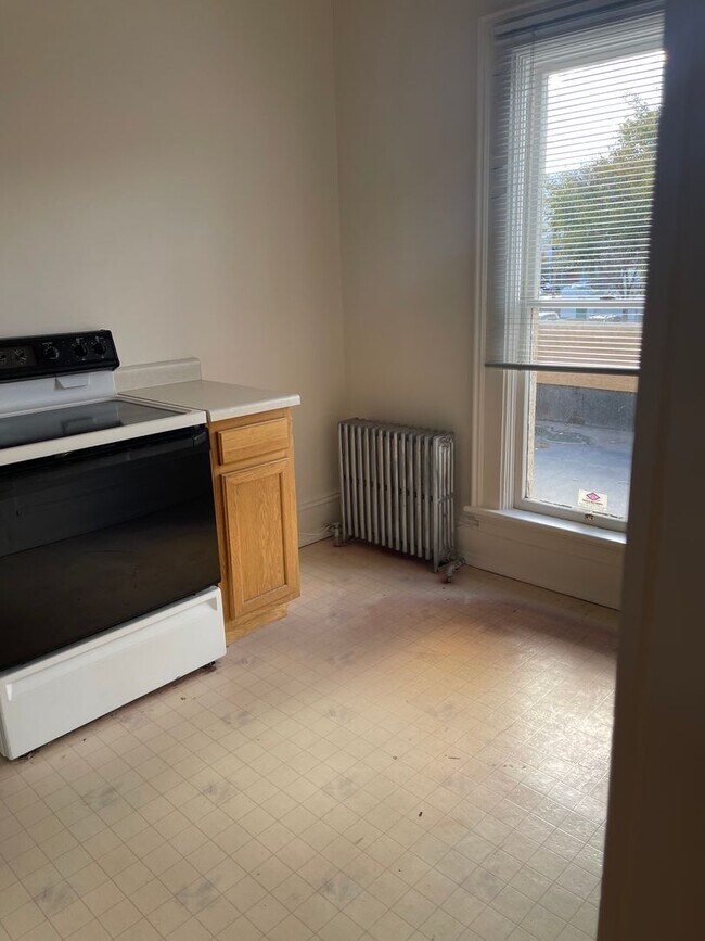 Building Photo - 1 Bedroom Apartment Near Downtown