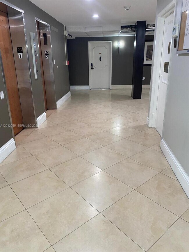 Building Photo - 13155 Ixora Ct