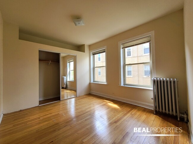 Building Photo - 4235 N Paulina St