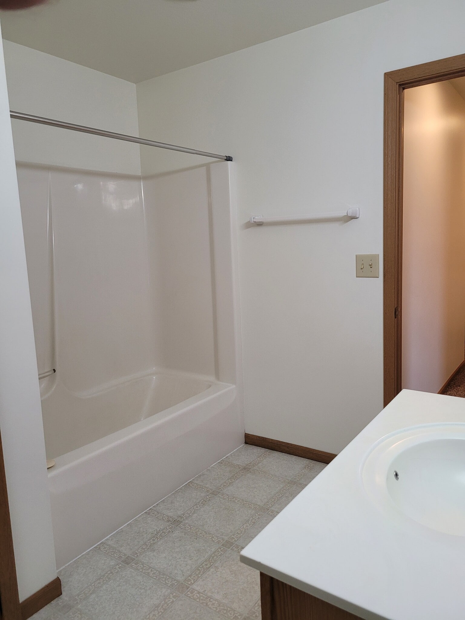 Main Bath - 119 W Meade Ave