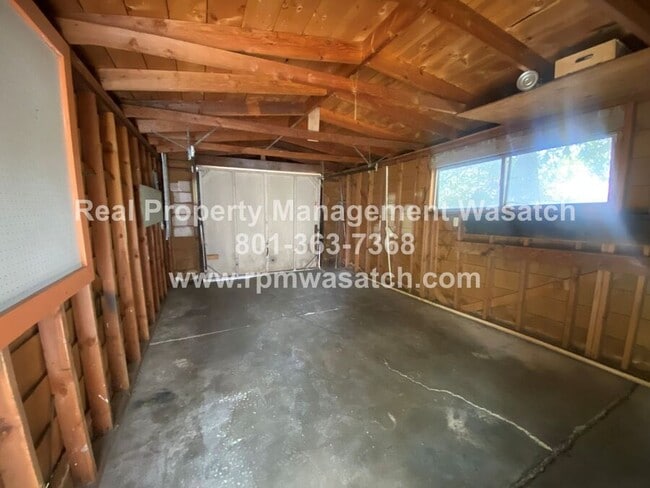 Building Photo - 1605 Manzanita Dr