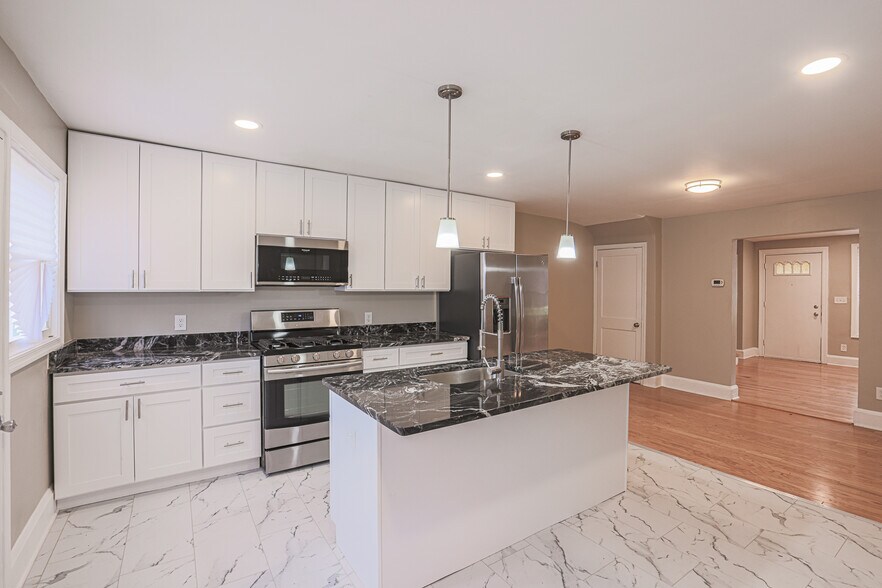 Building Photo - 130 Reedbird Ave