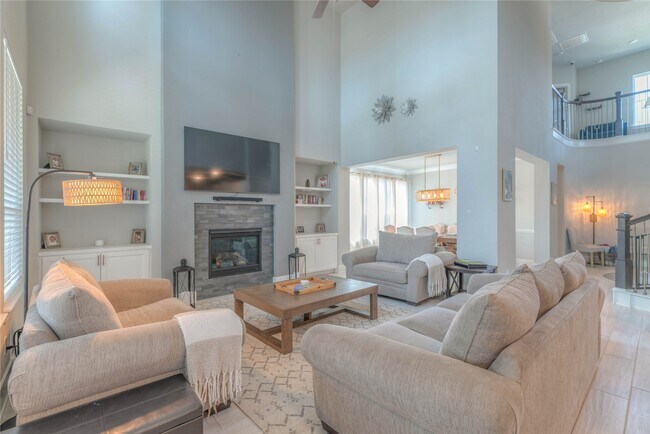 Building Photo - 15006 La Strada Dr
