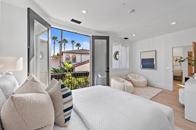 Building Photo - 84 Sidney Bay Dr