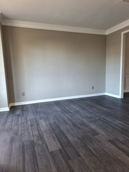 Building Photo - 2120 Sweetbirch Trl