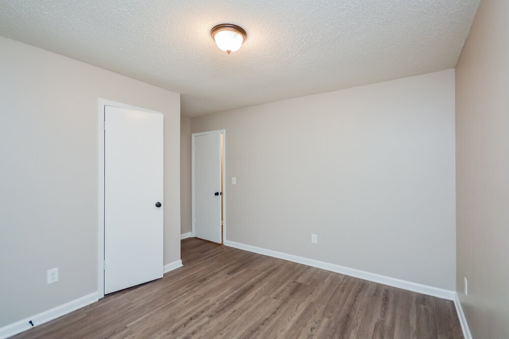 Building Photo - 400 Willow Ln