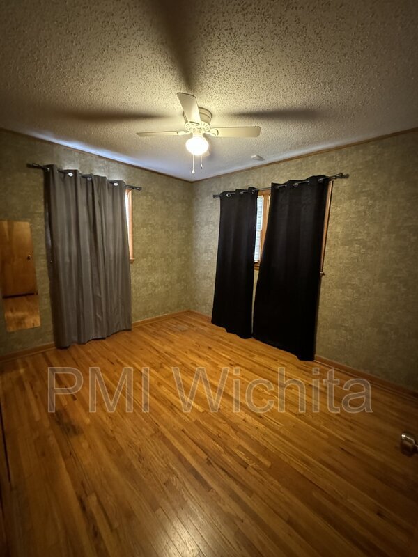 Building Photo - 2322 W 29th St S