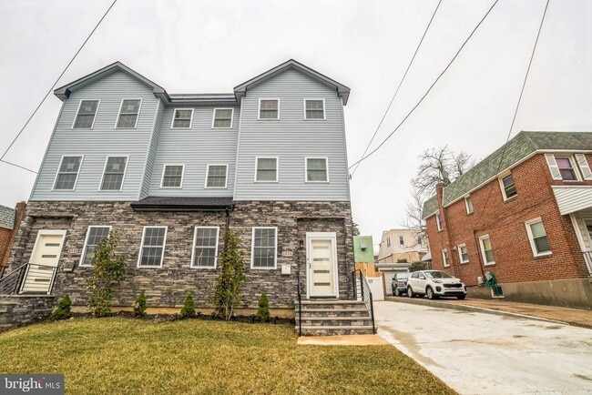 Building Photo - 1214 Roosevelt Dr