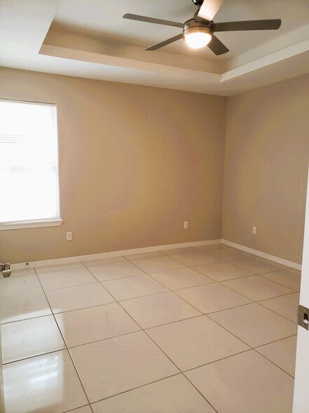 12x12 BedRoom - 623 Cathedral Hill