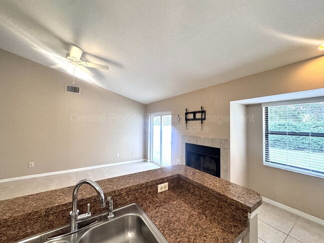 Building Photo - 5130 Sun Palm Dr