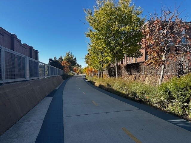 Building Photo - 1729 N Fairfield Ave