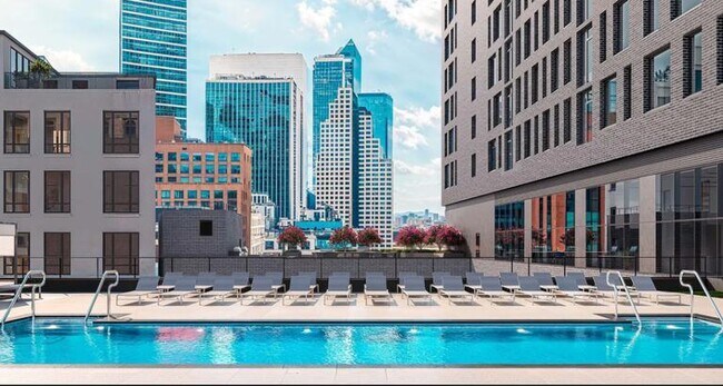 Building Photo - 1 bedroom in LONG ISLAND CITY NY 11101