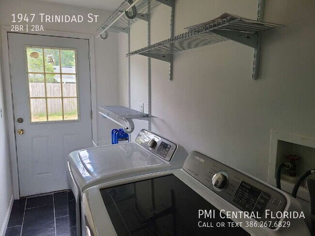 Building Photo - 1947 Trinidad St