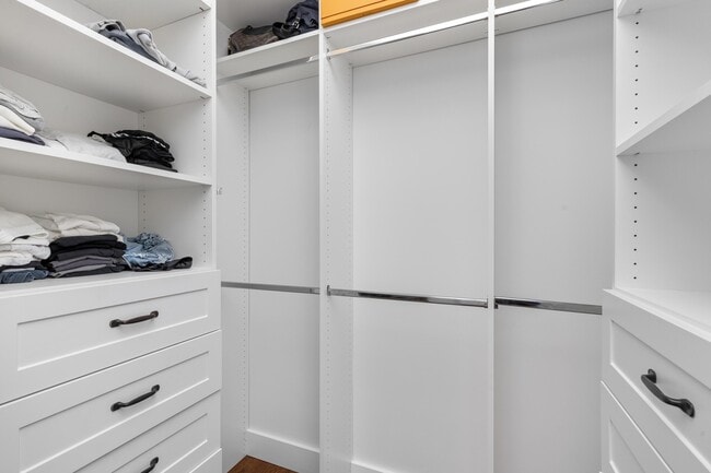 Building Photo - 940 Greenbriar Dr