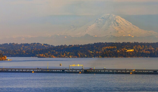 Primary Photo - Laurelhurst View Home