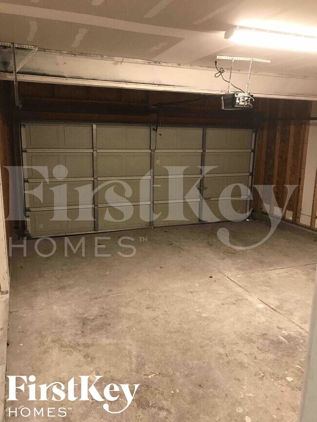 Building Photo - 875 Millers Run Ct