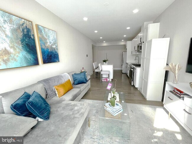 Building Photo - Cozy 3 Bedroom 2 Bathroom Condo- Conveniently Located in the heart of Washington, DC