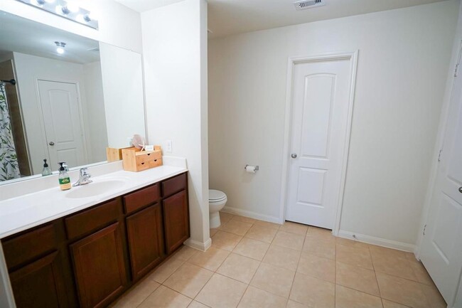 Building Photo - 326 Hawks View Dr