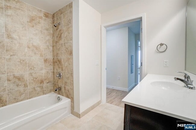 Building Photo - 69 Main St