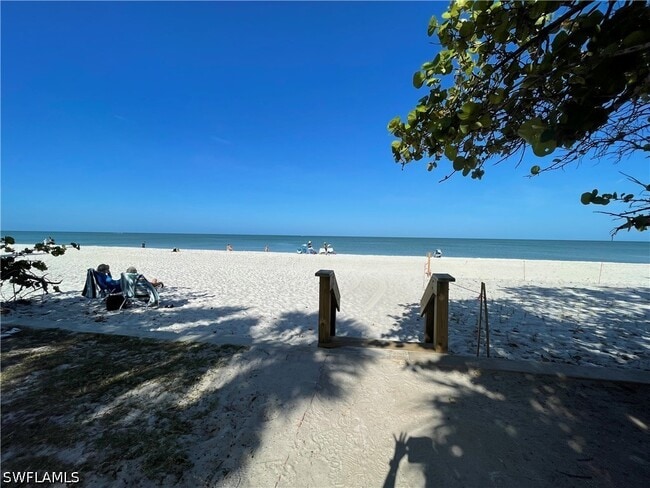 Building Photo - 254 6th Ave S