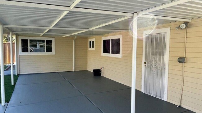 Building Photo - Pleasant HIll, Beautiful 3 bedroom 1 bath home w/ 1 car garage Immaculately maintained!