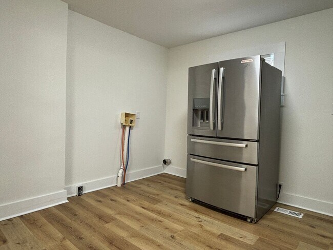 Building Photo - 83 N Ewing St