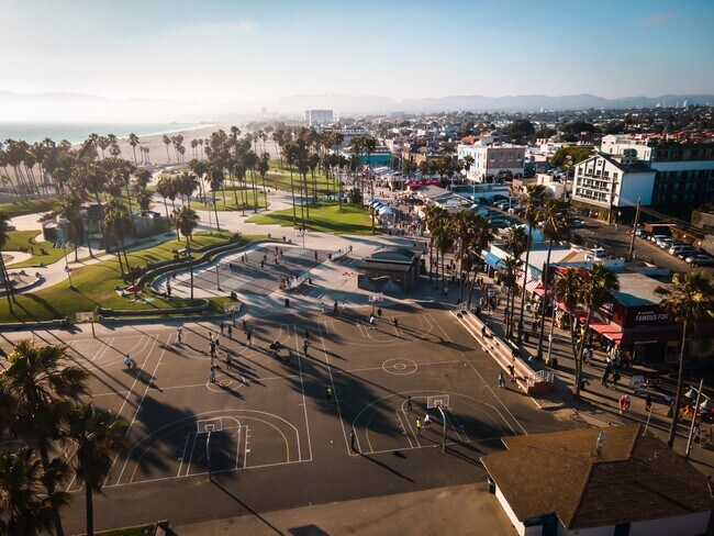 Building Photo - 20 17th Ave