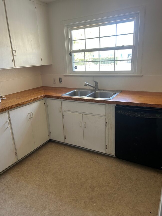 Building Photo - 104 22nd St NE