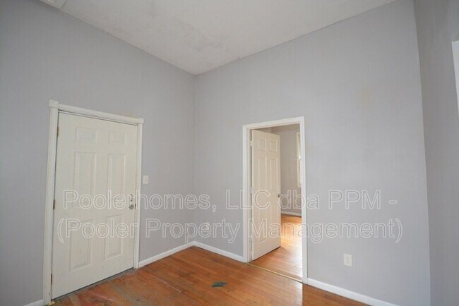 Building Photo - 536 E Waldburg St