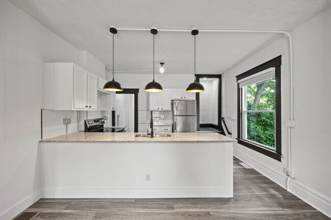Building Photo - 941 E Whittier St