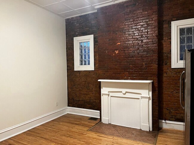 Building Photo - 2120 E Carson St