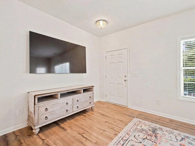 Building Photo - Lease OR Lease to Own