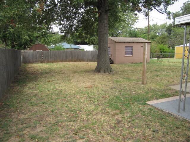 Building Photo - 4029 N Nicklas Ave