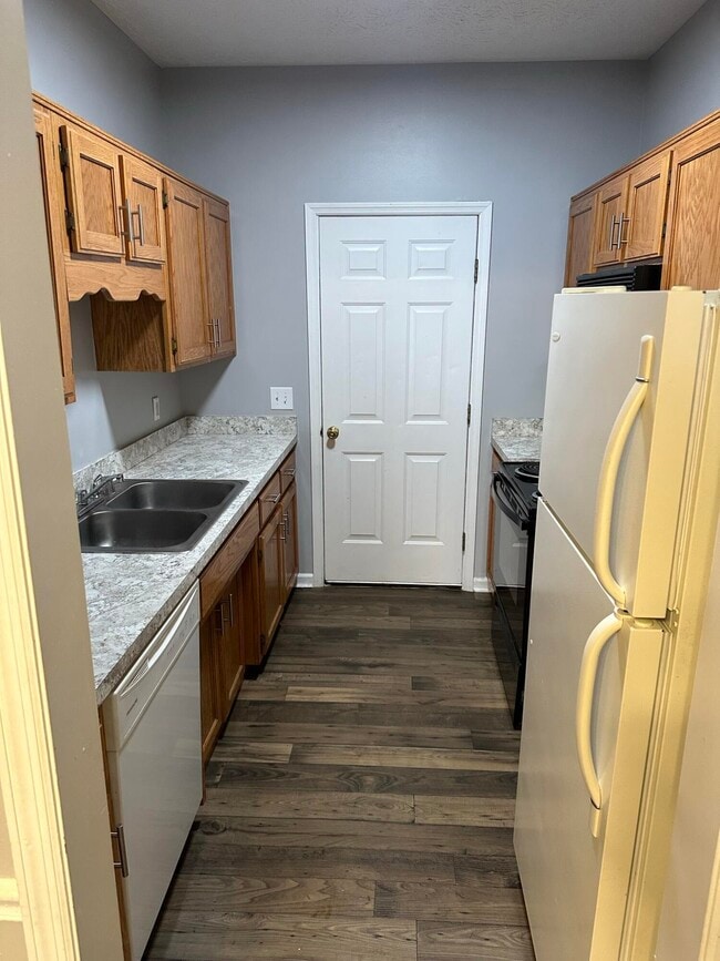 Building Photo - 2003 River Ridge Rd