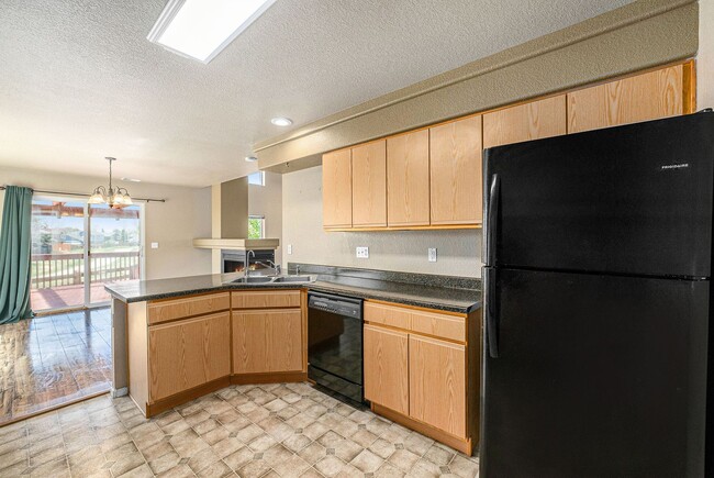 Building Photo - Exceptionally Maintained 2-Story Home in G...