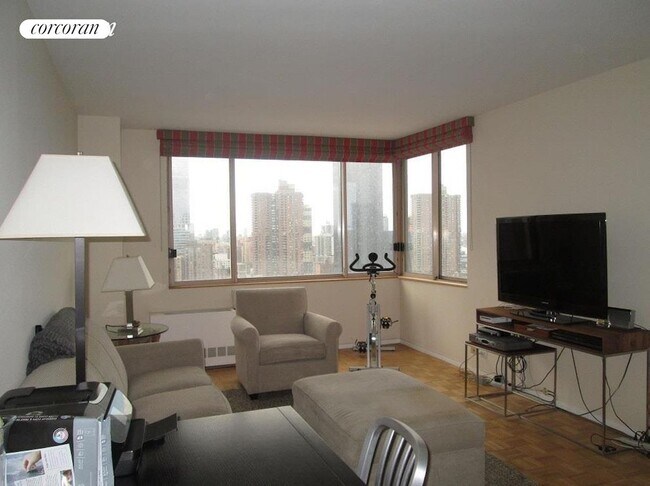 Primary Photo - 350 W 50th St