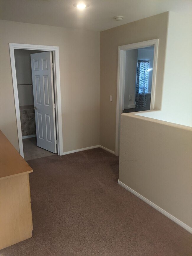 Building Photo - **Beautiful Summerlin Home – 3 Bed, 3 Bath...
