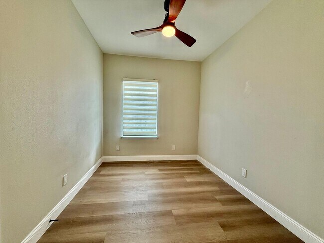 Building Photo - Modern Elegance for Rent in Prime San Anto...