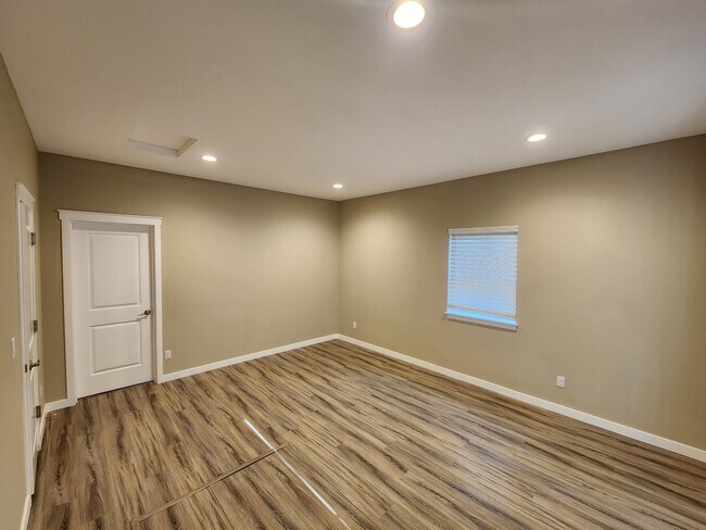 Building Photo - 958 152nd St E