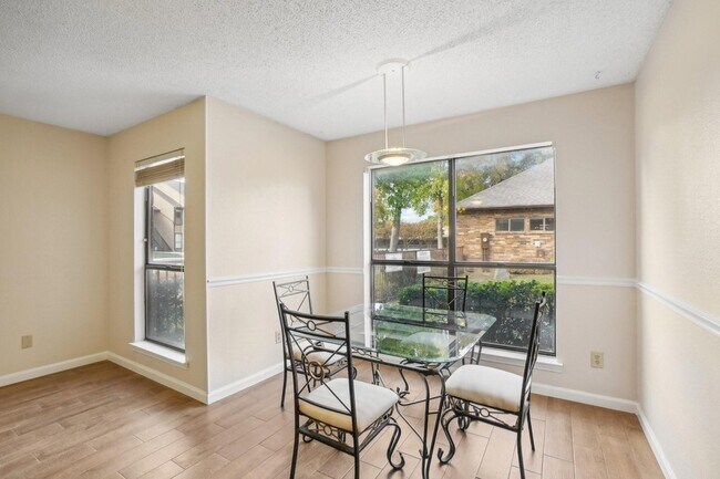 Building Photo - 1301 Memory Ln
